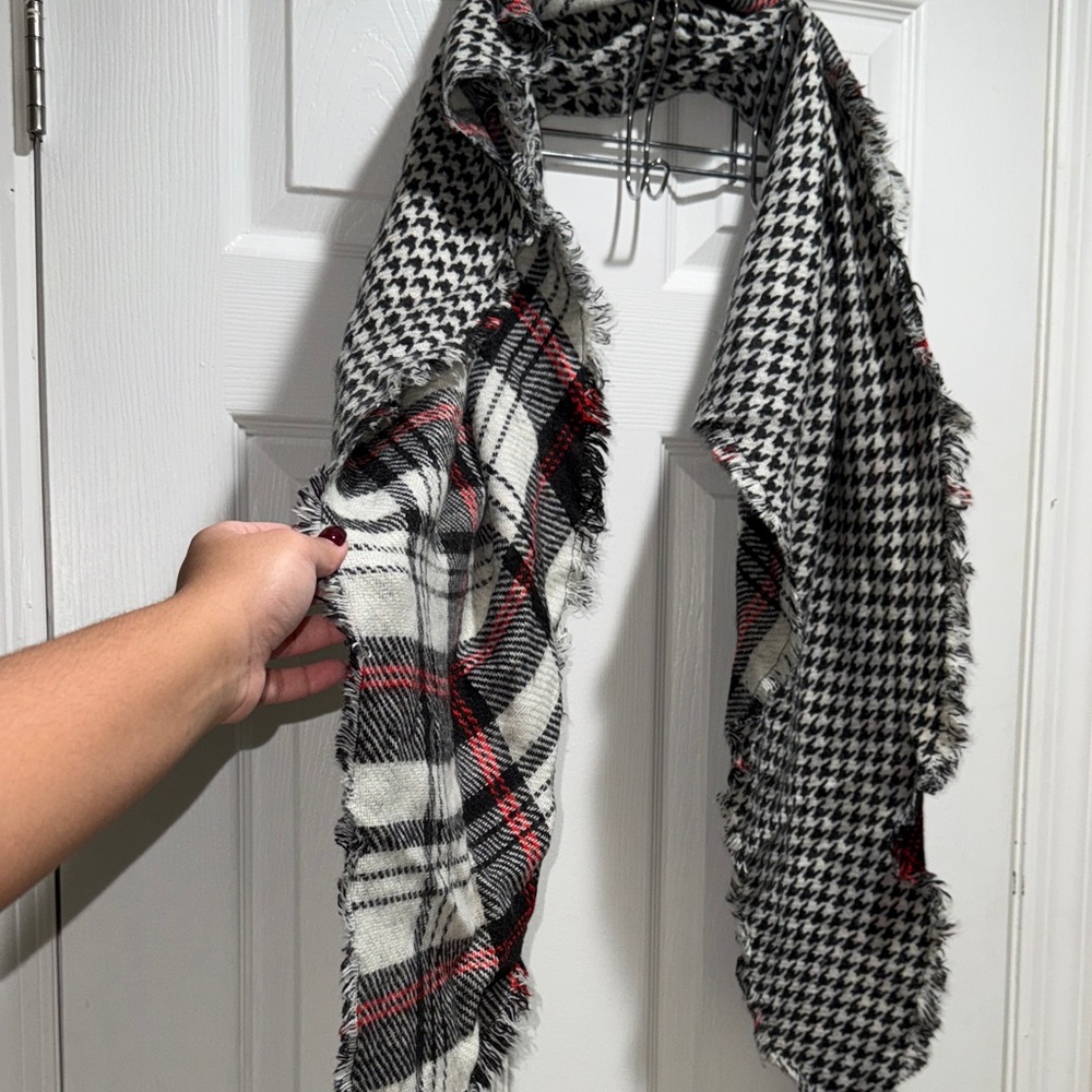 Gap Plaid Reversible Scarf in Black White and Red